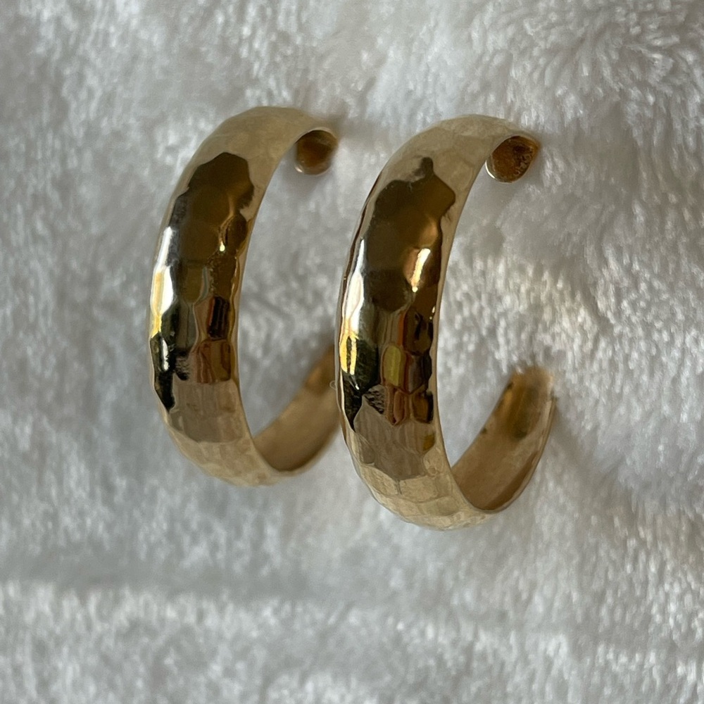 Vintage gold tone, hammered hoop earrings 80’s elegant - Picture 1 of 10